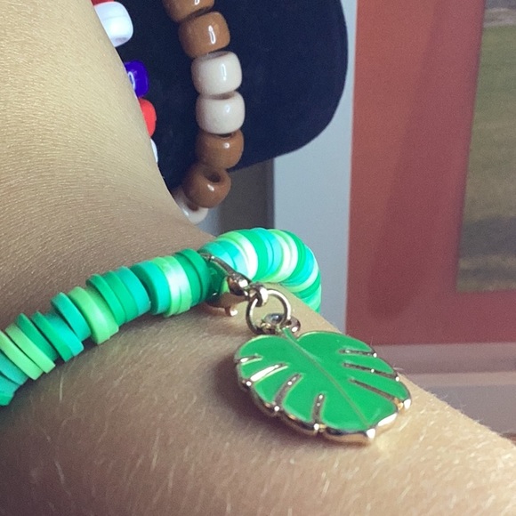 Green leaf bracelet - Picture 2 of 3